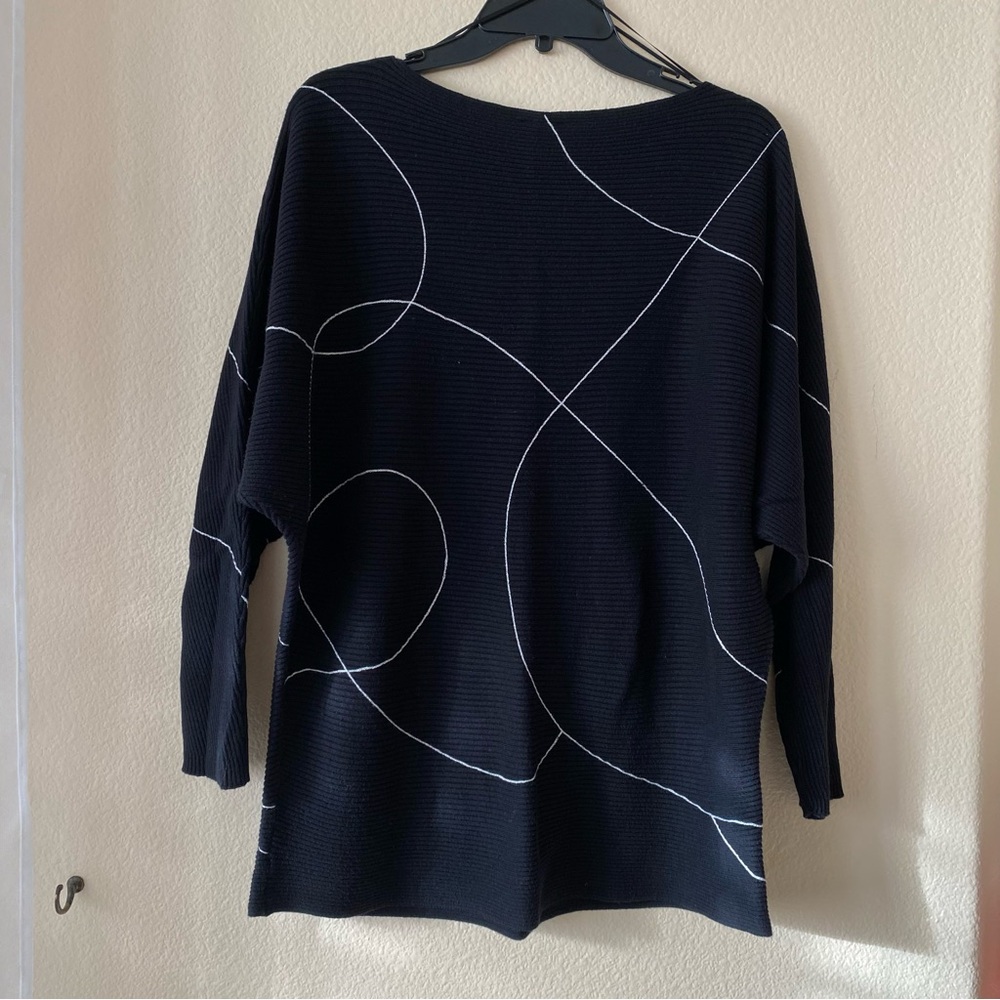 Vince Camuto Women's Black and White Sweater